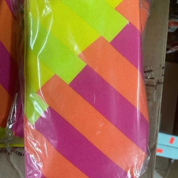 Clinique Donald x 6 pc Gift Set soap/remover/moisture surge/liner/lipstick - Picture 3 of 3